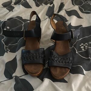 Chunky heel open toe